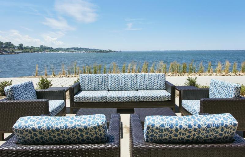 Courtyard By Marriott Erie Bayfront Hotel Екстериор снимка
