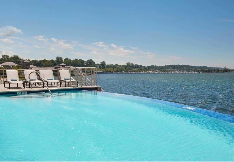 Courtyard By Marriott Erie Bayfront Hotel Екстериор снимка