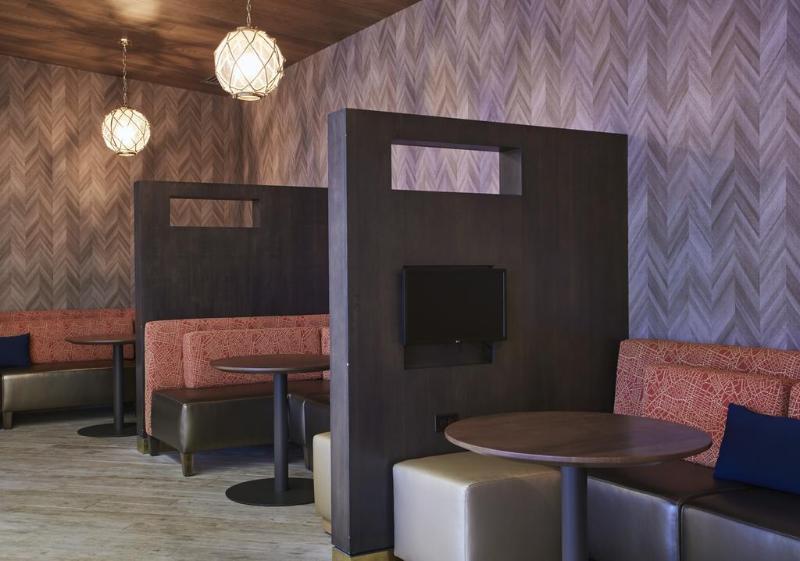 Courtyard By Marriott Erie Bayfront Hotel Екстериор снимка