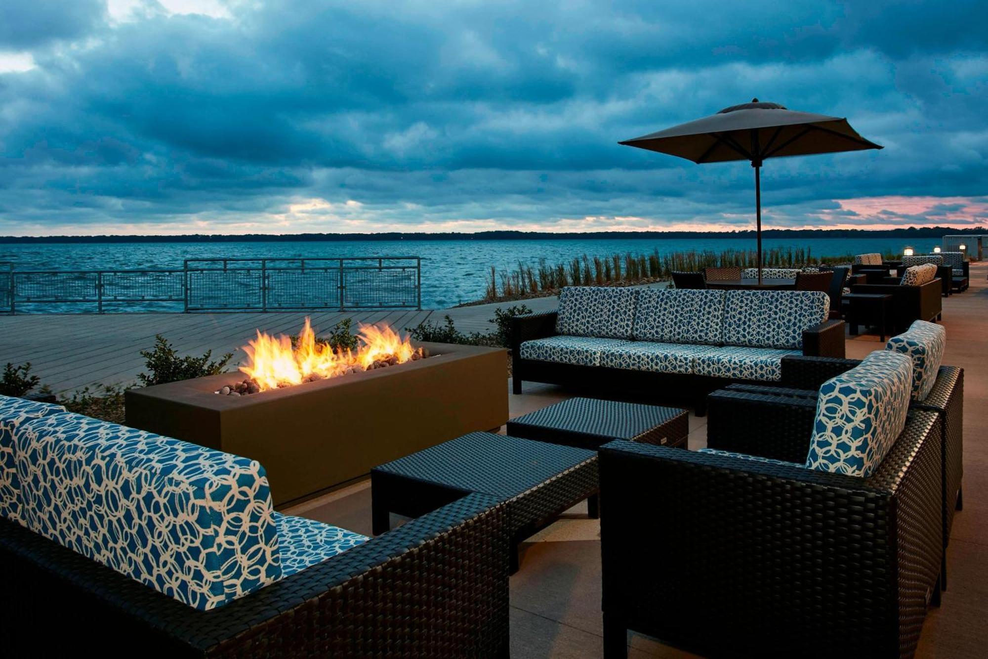 Courtyard By Marriott Erie Bayfront Hotel Екстериор снимка