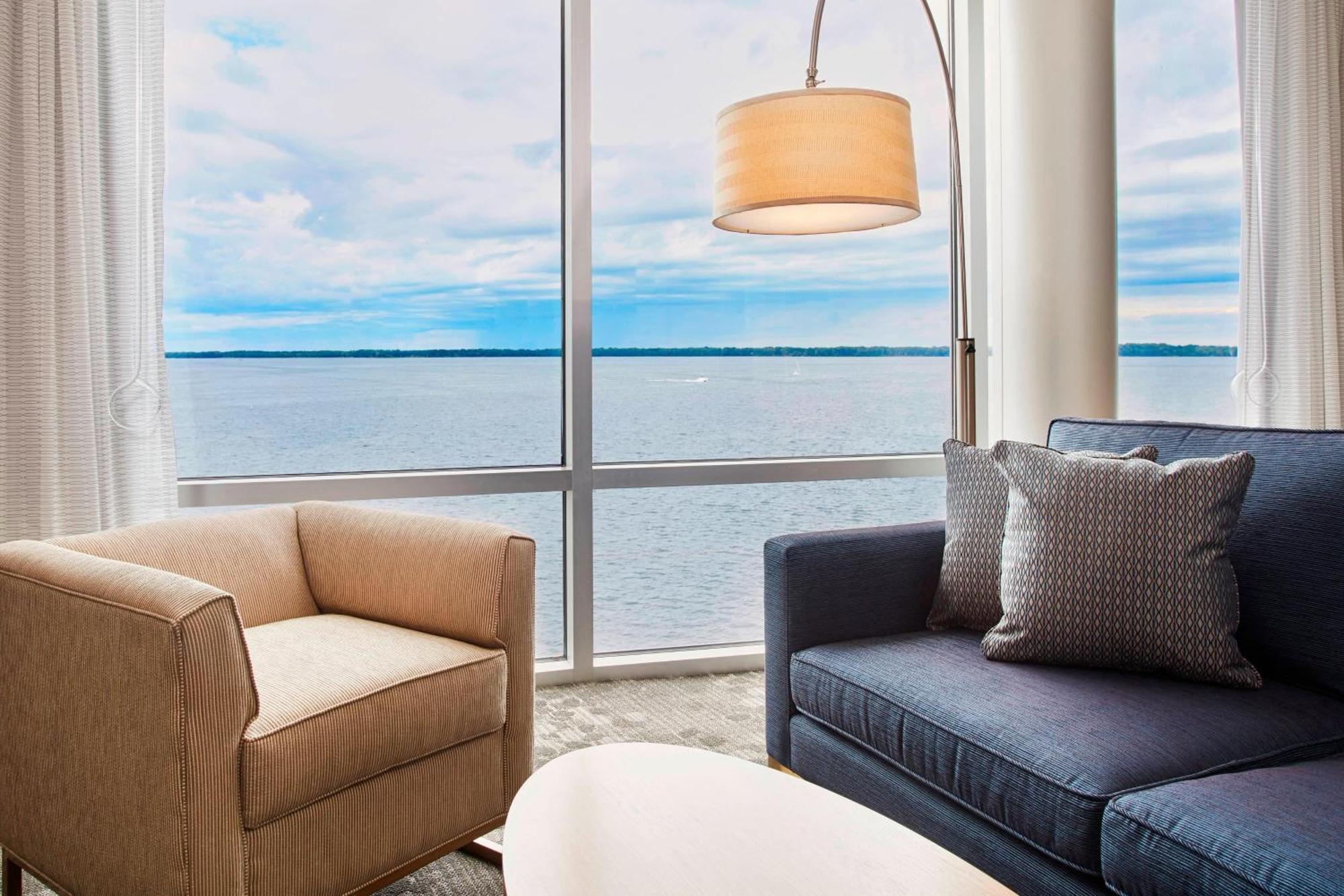 Courtyard By Marriott Erie Bayfront Hotel Екстериор снимка