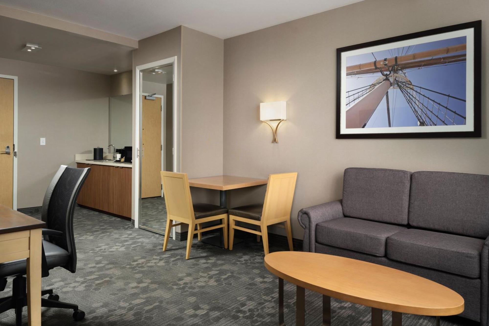 Courtyard By Marriott Erie Bayfront Hotel Екстериор снимка