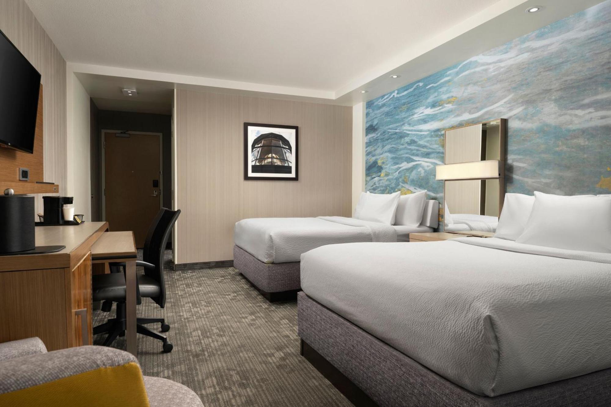 Courtyard By Marriott Erie Bayfront Hotel Екстериор снимка
