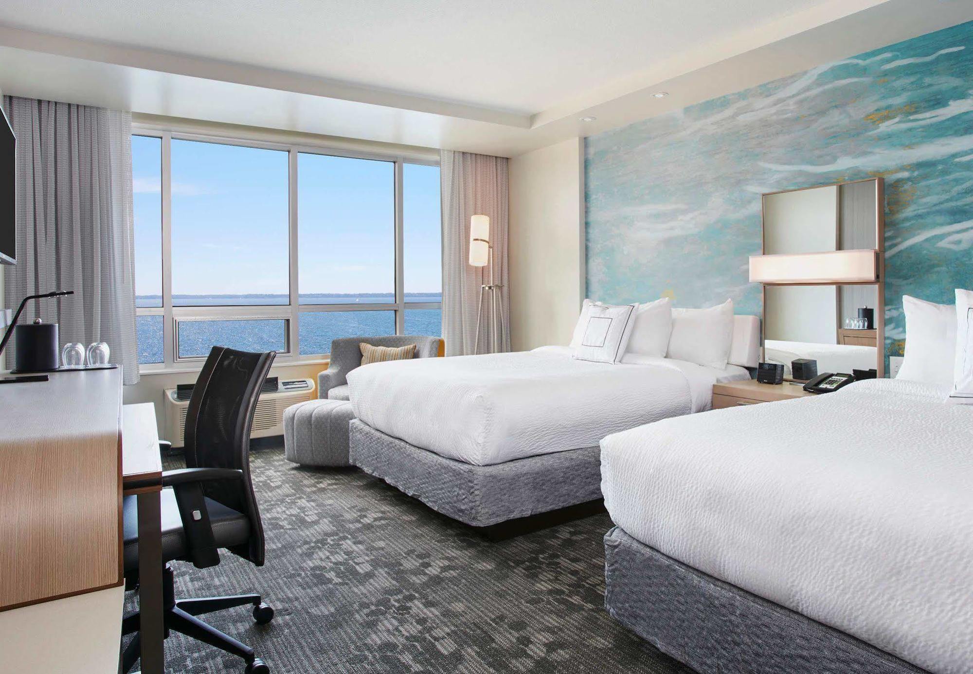 Courtyard By Marriott Erie Bayfront Hotel Екстериор снимка
