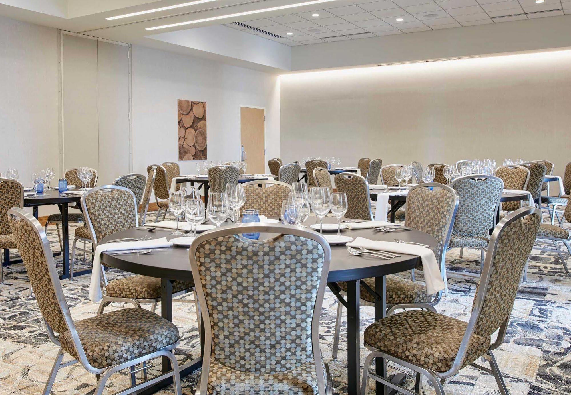 Courtyard By Marriott Erie Bayfront Hotel Екстериор снимка